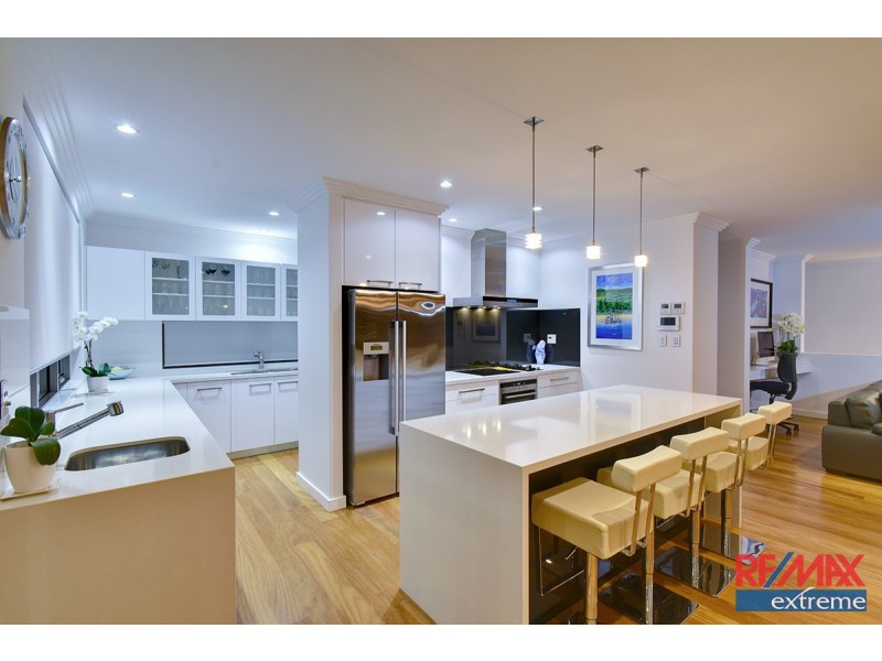 16 Blackpool Promenade, Iluka WA 6028