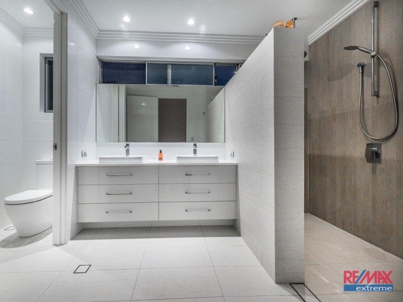 16 Blackpool Promenade, Iluka WA 6028