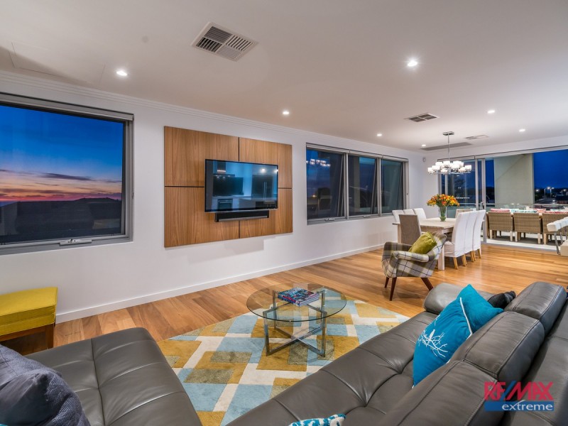 16 Blackpool Promenade, Iluka WA 6028