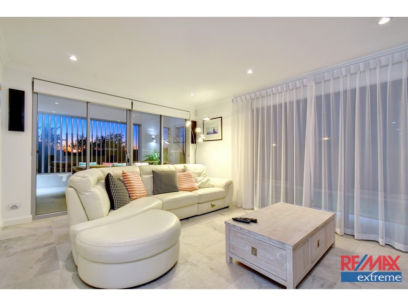 16 Blackpool Promenade, Iluka WA 6028