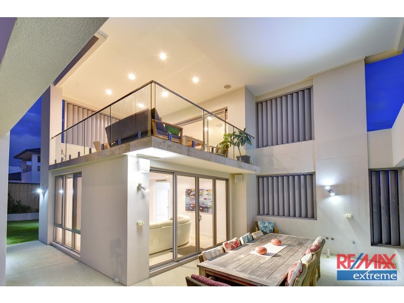 16 Blackpool Promenade, Iluka WA 6028