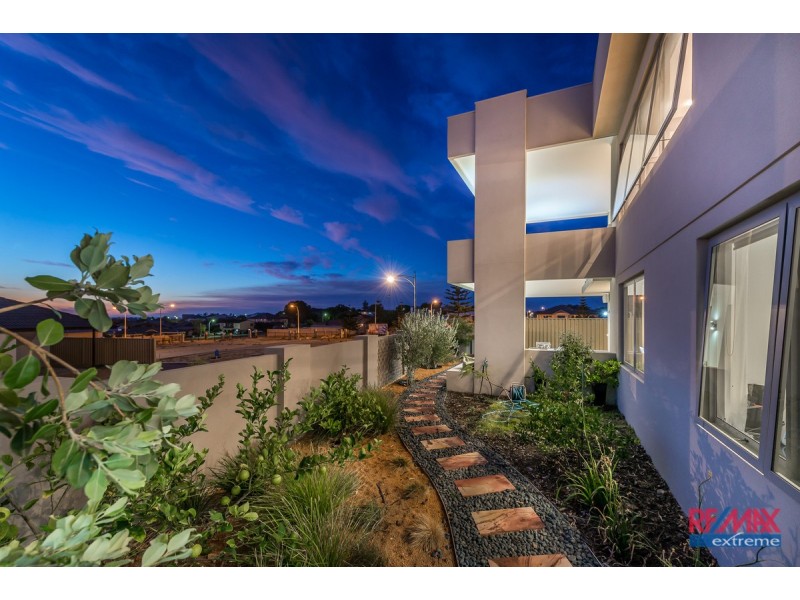 16 Blackpool Promenade, Iluka WA 6028