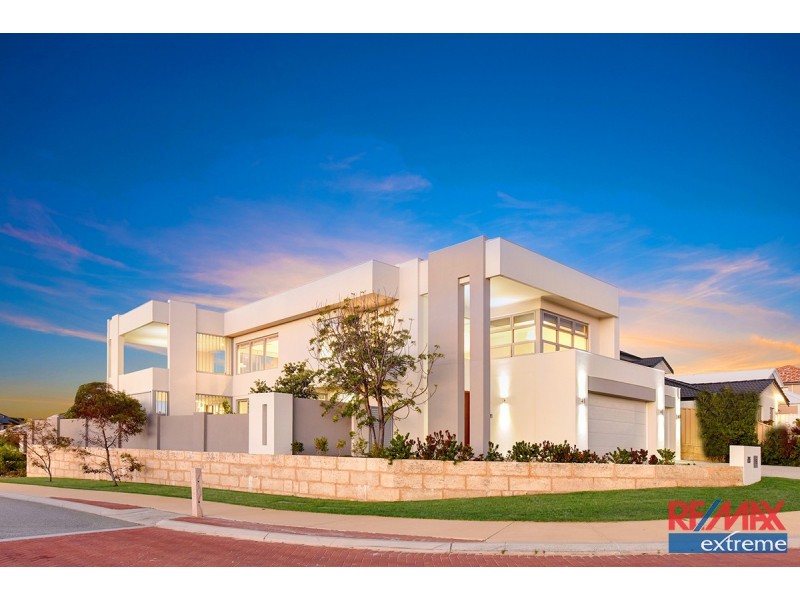 16 Blackpool Promenade, Iluka WA 6028