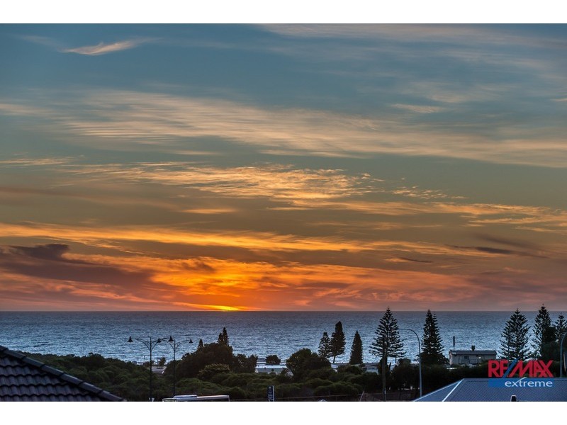 16 Blackpool Promenade, Iluka WA 6028