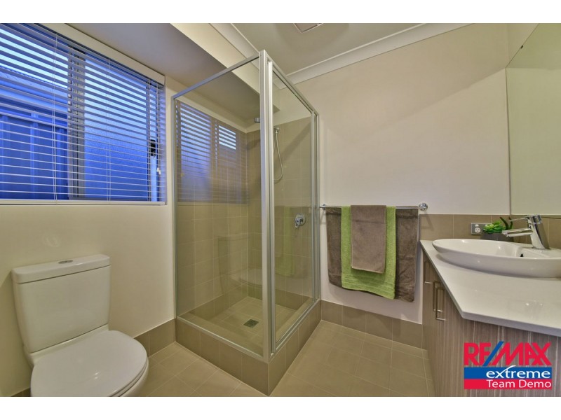 8 Petal Street, Banksia Grove WA 6031