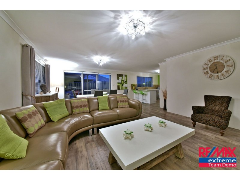 8 Petal Street, Banksia Grove WA 6031