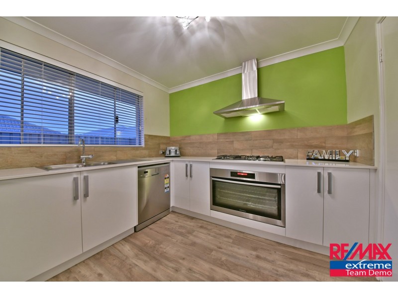 8 Petal Street, Banksia Grove WA 6031