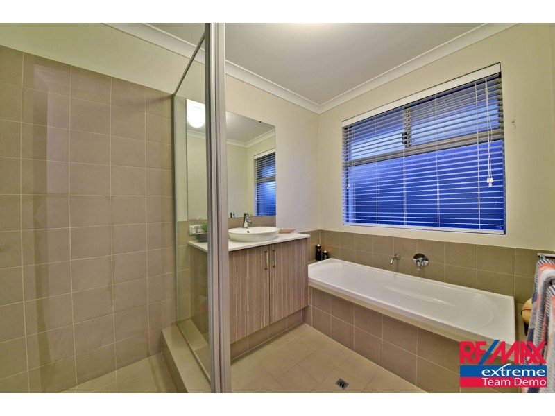 8 Petal Street, Banksia Grove WA 6031