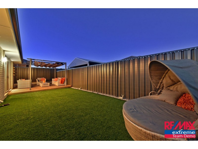 8 Petal Street, Banksia Grove WA 6031