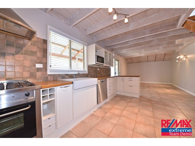 8 Burnett Drive, Clarkson WA 6030