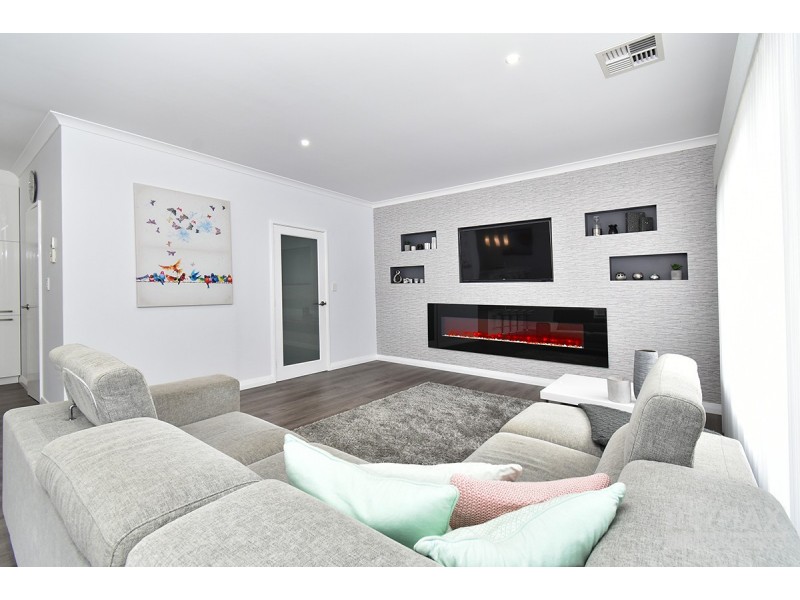 18 Kendari Road, Clarkson WA 6030