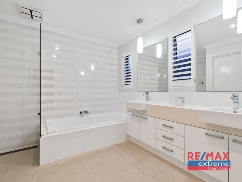 23 Redheart Road, Carramar WA 6031