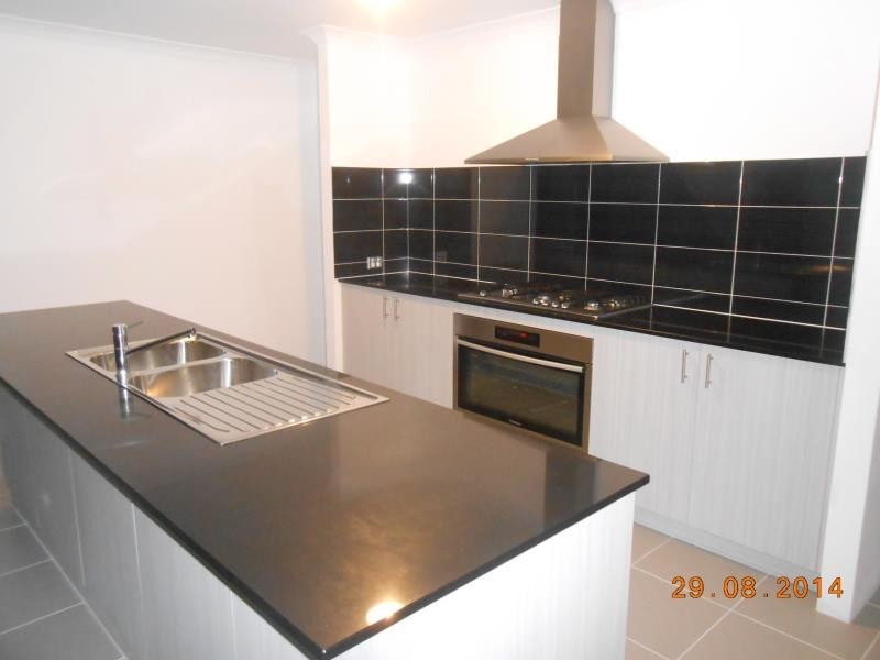 21 Genus Road, Banksia Grove WA 6031