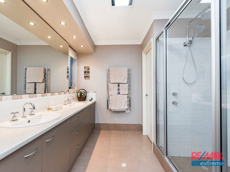 7 Cairo Way, Wanneroo WA 6065