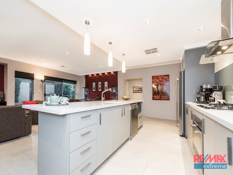 7 Cairo Way, Wanneroo WA 6065