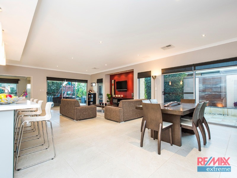 7 Cairo Way, Wanneroo WA 6065