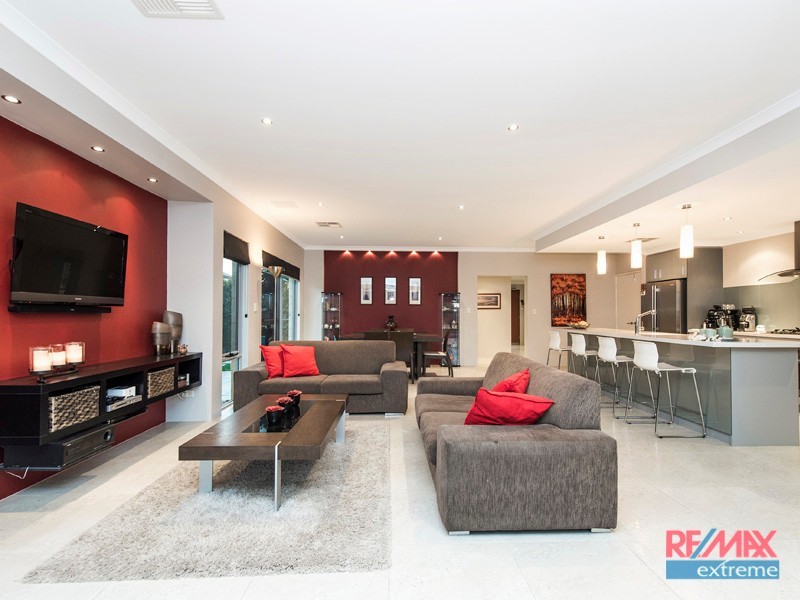 7 Cairo Way, Wanneroo WA 6065