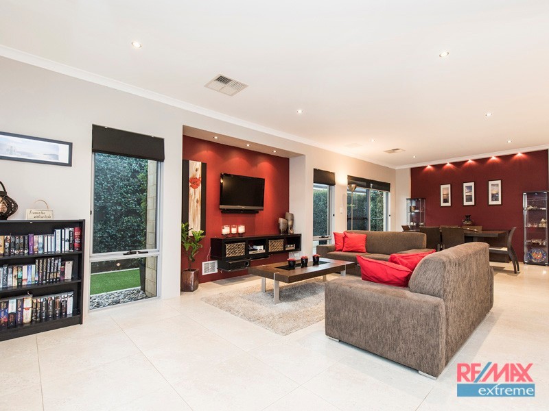 7 Cairo Way, Wanneroo WA 6065
