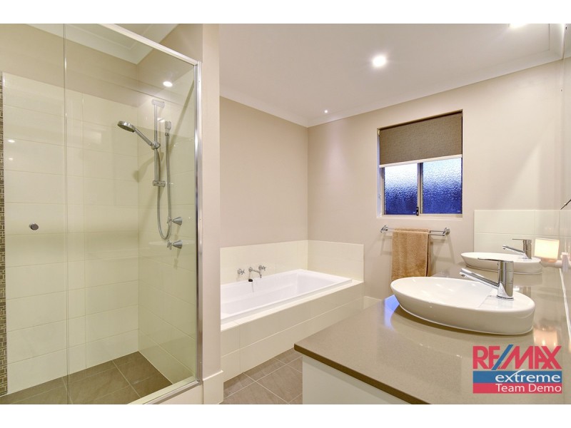 27 Redheart Road, Carramar WA 6031