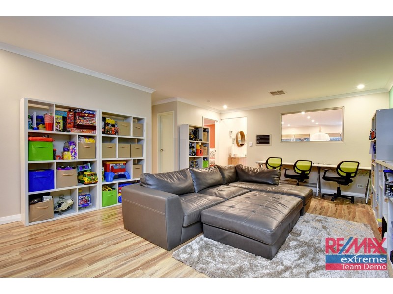 27 Redheart Road, Carramar WA 6031