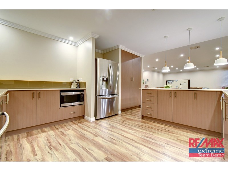 27 Redheart Road, Carramar WA 6031