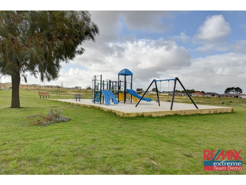 2 Hinckley Parkway, Hocking WA 6065