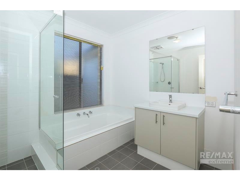48 Leschenault Loop, Banksia Grove WA 6031