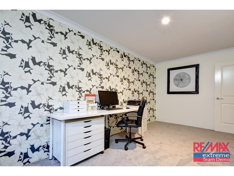 17 Redheart Road, Carramar WA 6031