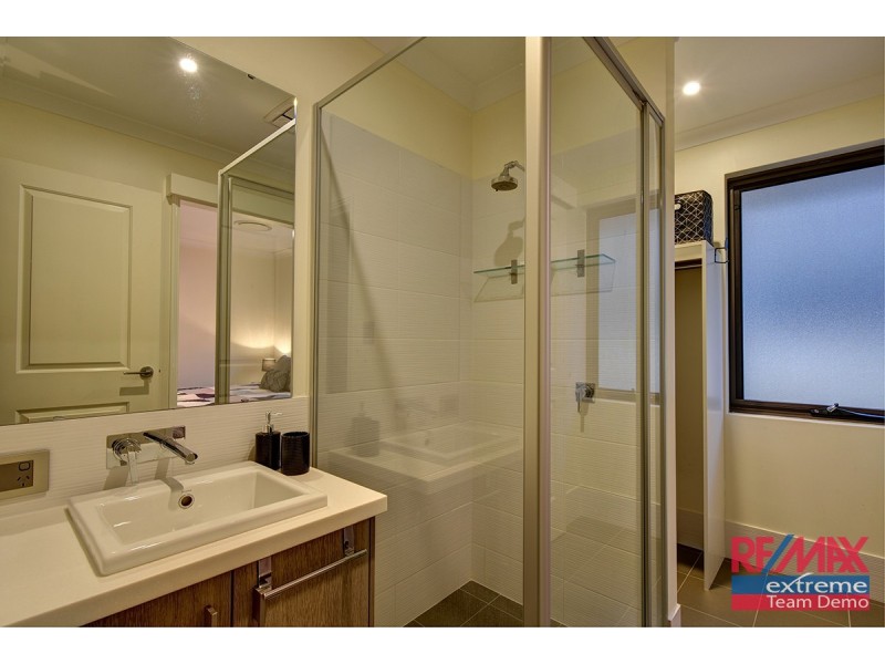 17 Redheart Road, Carramar WA 6031