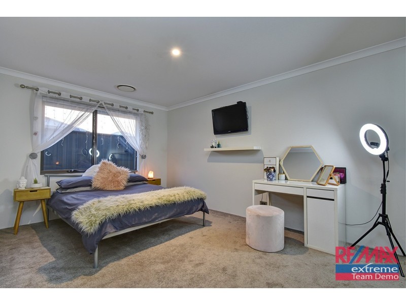 17 Redheart Road, Carramar WA 6031