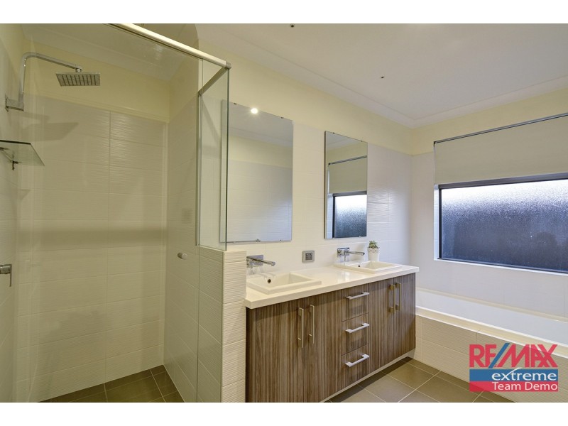 17 Redheart Road, Carramar WA 6031