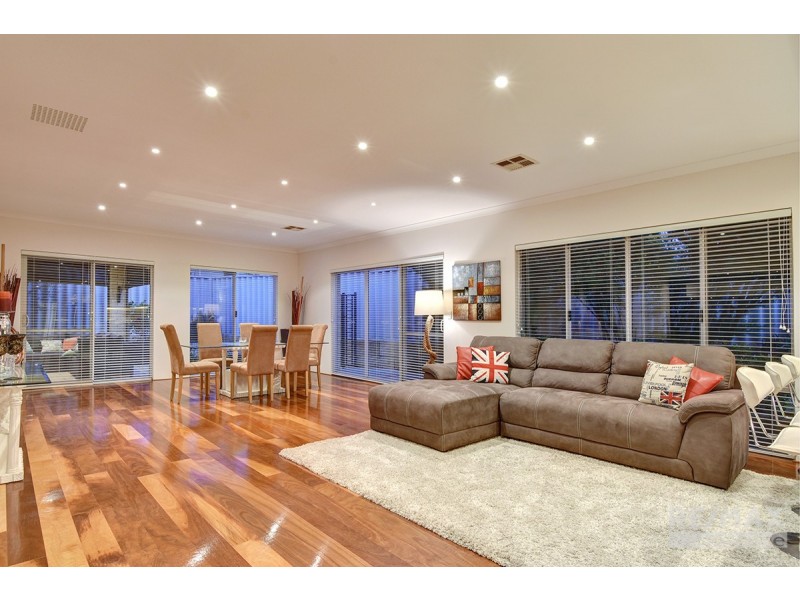 17 Daytona Drive, Iluka WA 6028