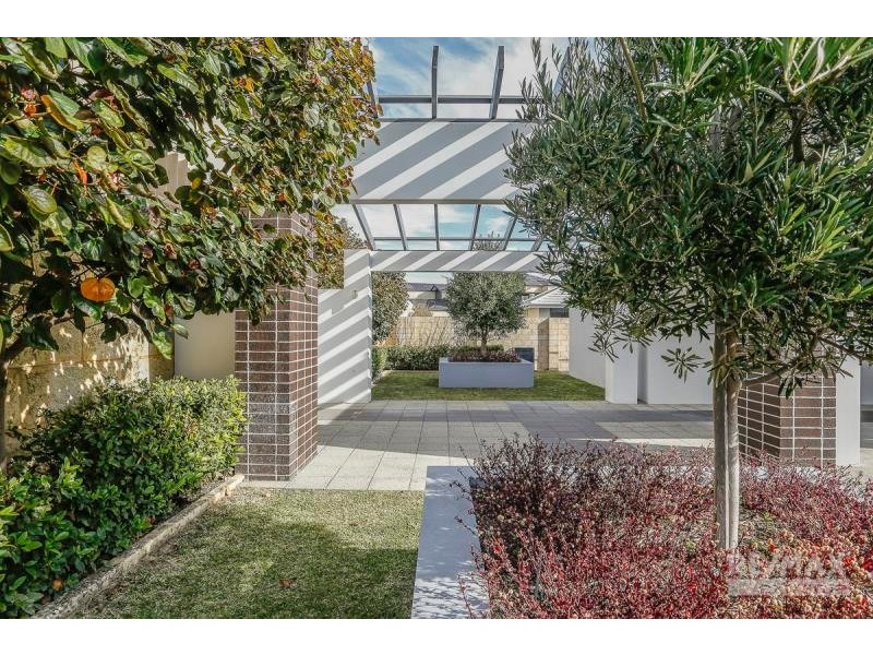 19 Romano Crescent, Iluka WA 6028