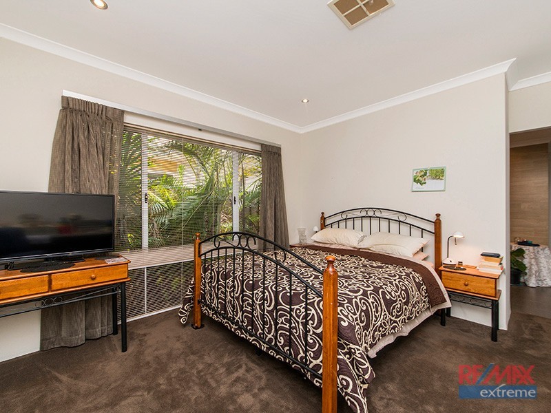14 Adlington Way, The Vines WA 6069
