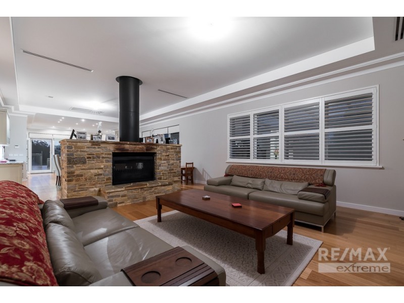 19 Greenhaven Glade, Carramar WA 6031