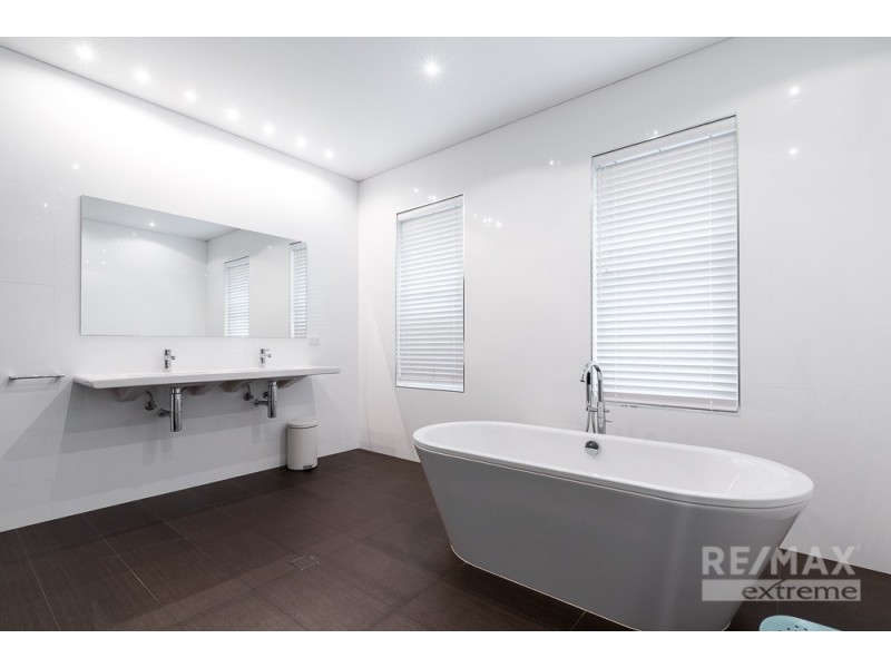 19 Greenhaven Glade, Carramar WA 6031