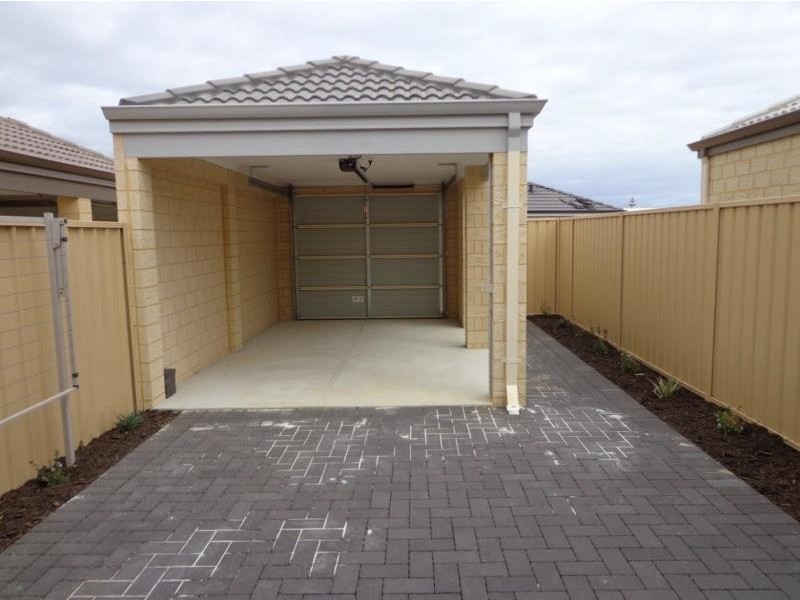 61 Fairbourne Approach, Butler WA 6036