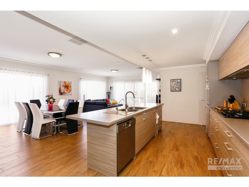 18 Helmsley Parkway, Alkimos WA 6038