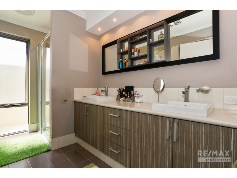 18 Helmsley Parkway, Alkimos WA 6038