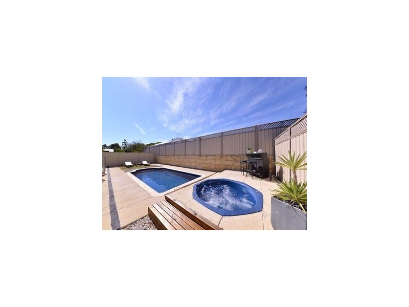 16 Basico Avenue, Sinagra WA 6065