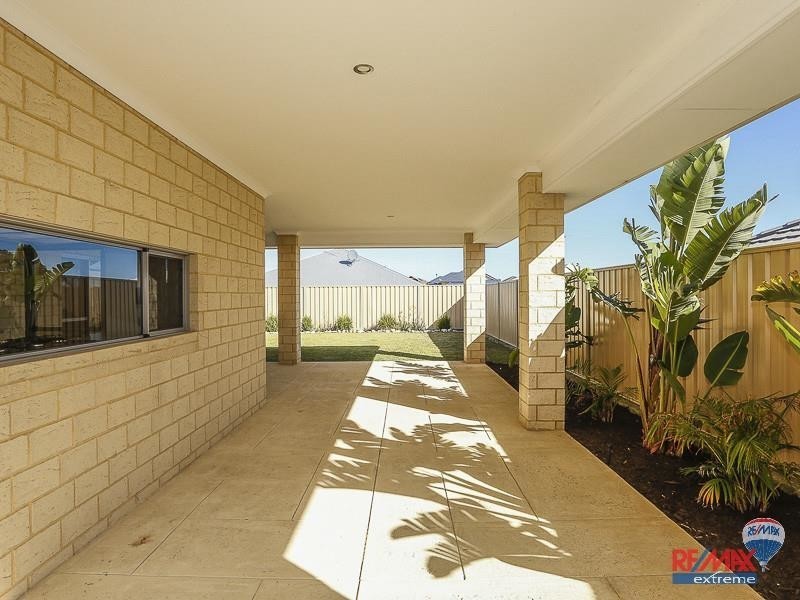 9 Bundegi Way, Two Rocks WA 6037