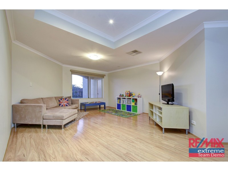 18 Minjah Circuit, Carramar WA 6031