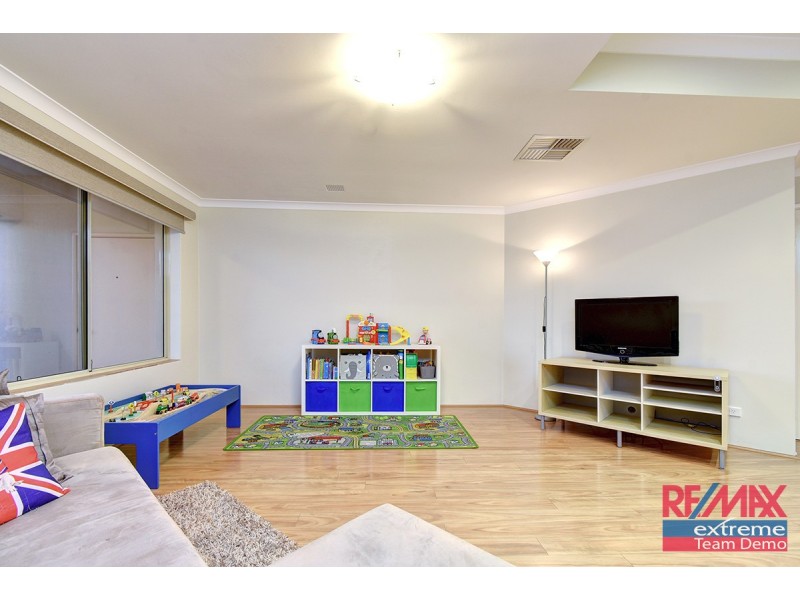 18 Minjah Circuit, Carramar WA 6031