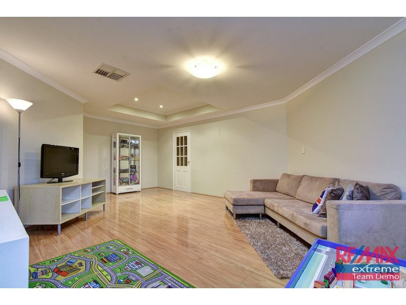 18 Minjah Circuit, Carramar WA 6031