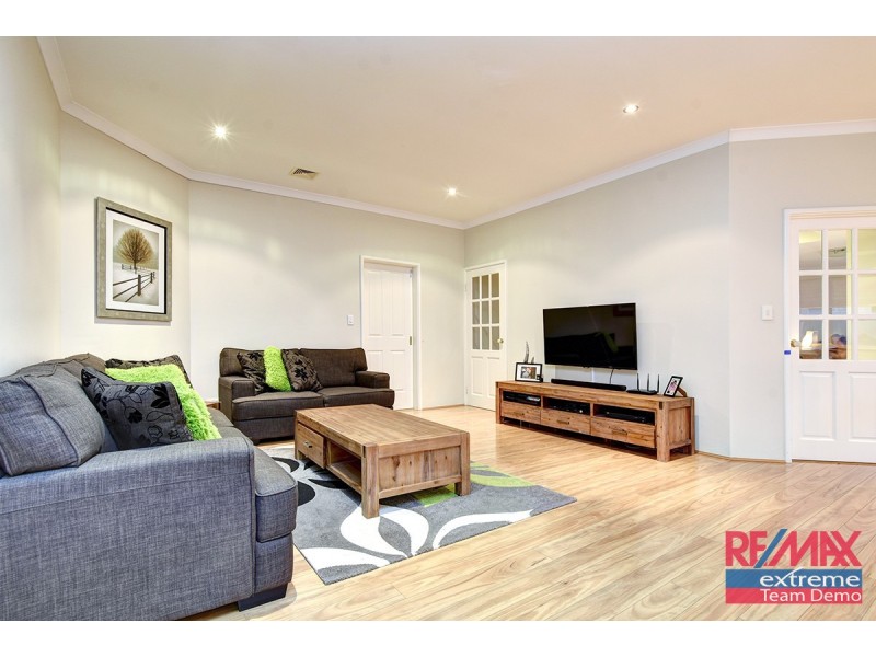 18 Minjah Circuit, Carramar WA 6031