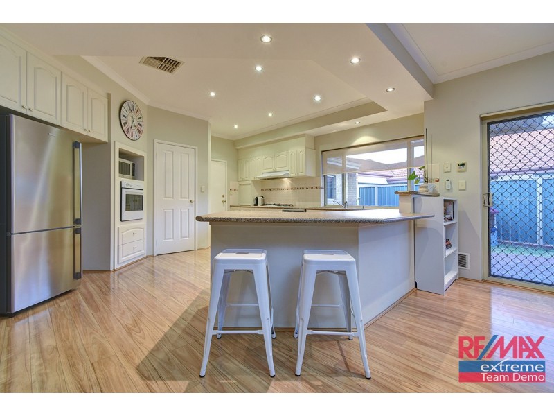 18 Minjah Circuit, Carramar WA 6031