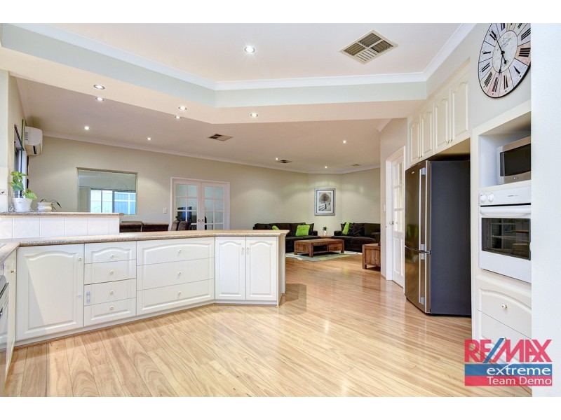 18 Minjah Circuit, Carramar WA 6031