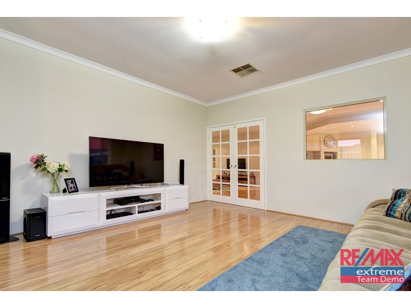 18 Minjah Circuit, Carramar WA 6031