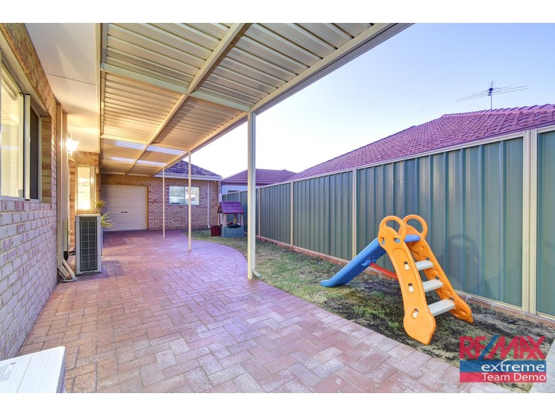 18 Minjah Circuit, Carramar WA 6031