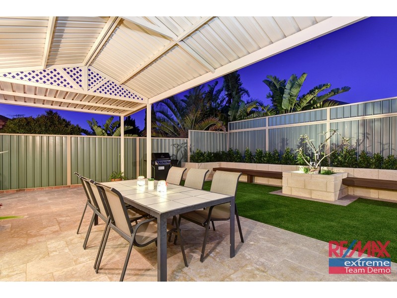 18 Minjah Circuit, Carramar WA 6031